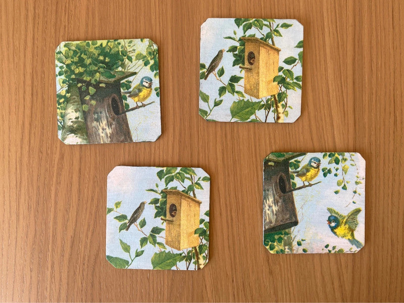 Zestaw czterech podstawek pod kubek