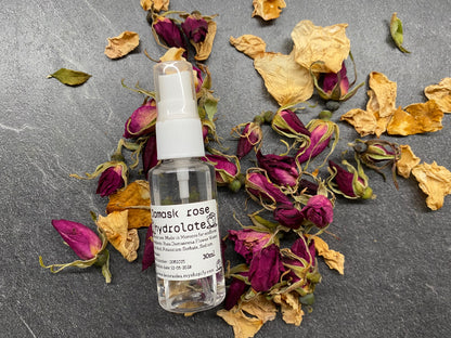 Hydrolat z róży damasceńskiej, naturalne kosmetyki DIY