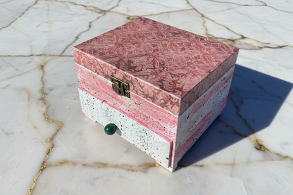 Drewniane, ręcznie zdobione pudełko na biżuterię, organizer na biżuterię, Shabby Chic decor