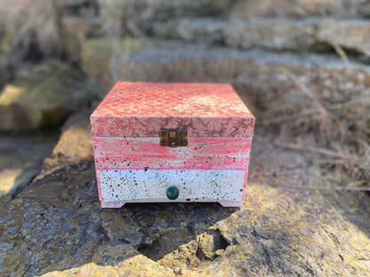 Drewniane, ręcznie zdobione pudełko na biżuterię, organizer na biżuterię, Shabby Chic decor